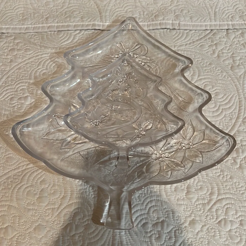 Glass‎ Christmas Tree servers